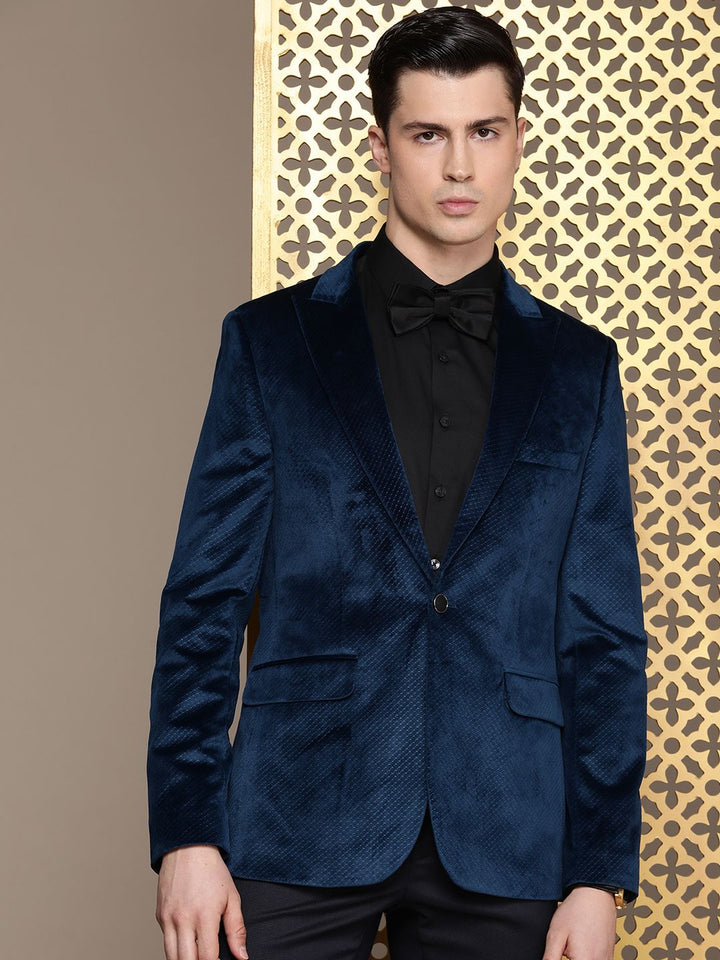 House of Pataudi Men Single-Breasted Tuxedo