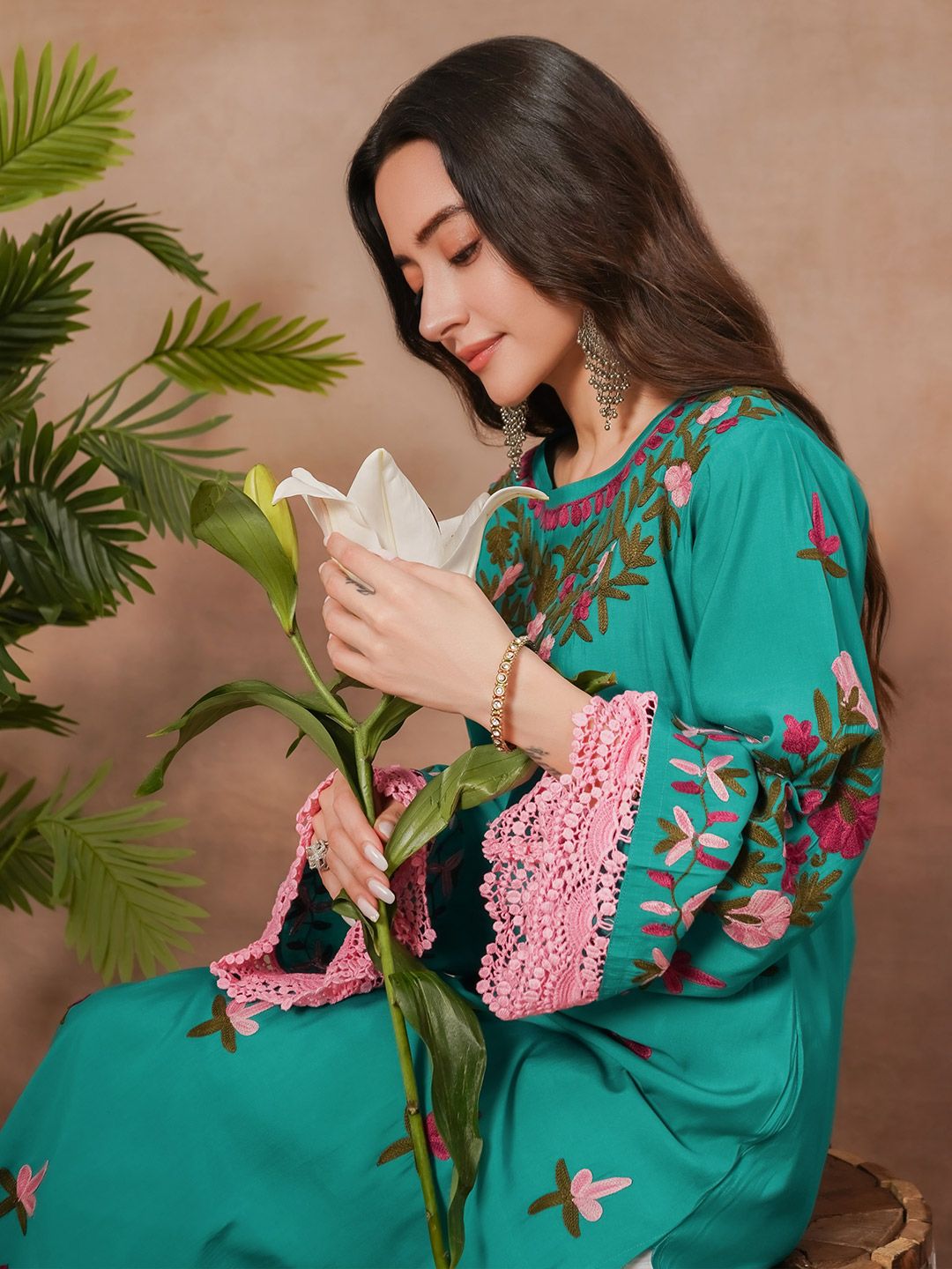 House of Kari Women Muslin Kurta with Aari Work
