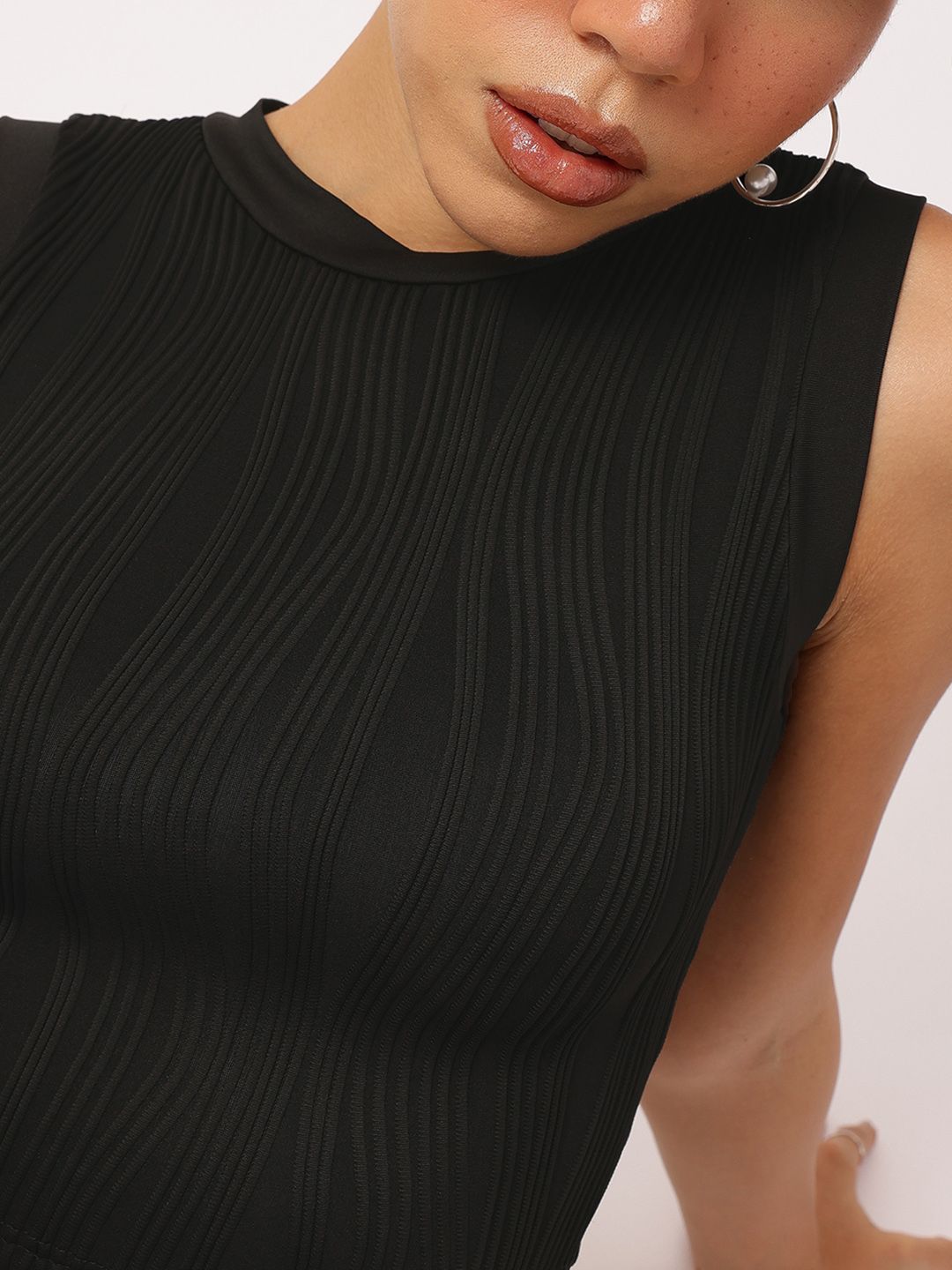DressBerry Textured Wave Crop Top