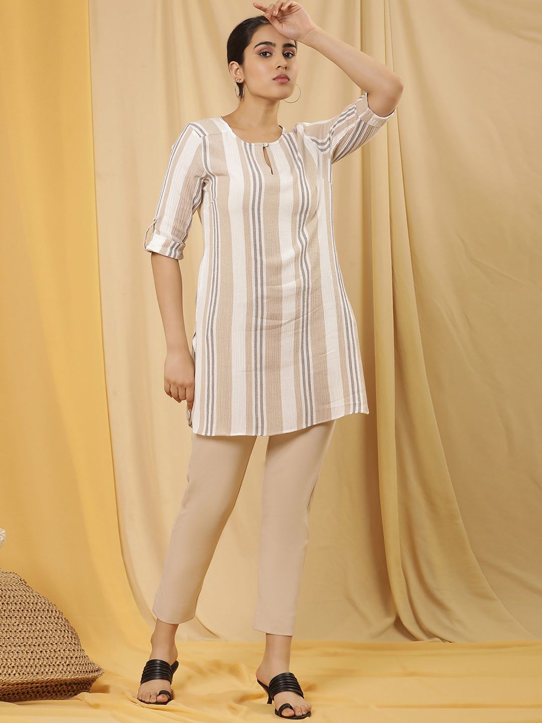W Cream Coloured Keyhole Neck Roll Up Sleeves Straight Kurta