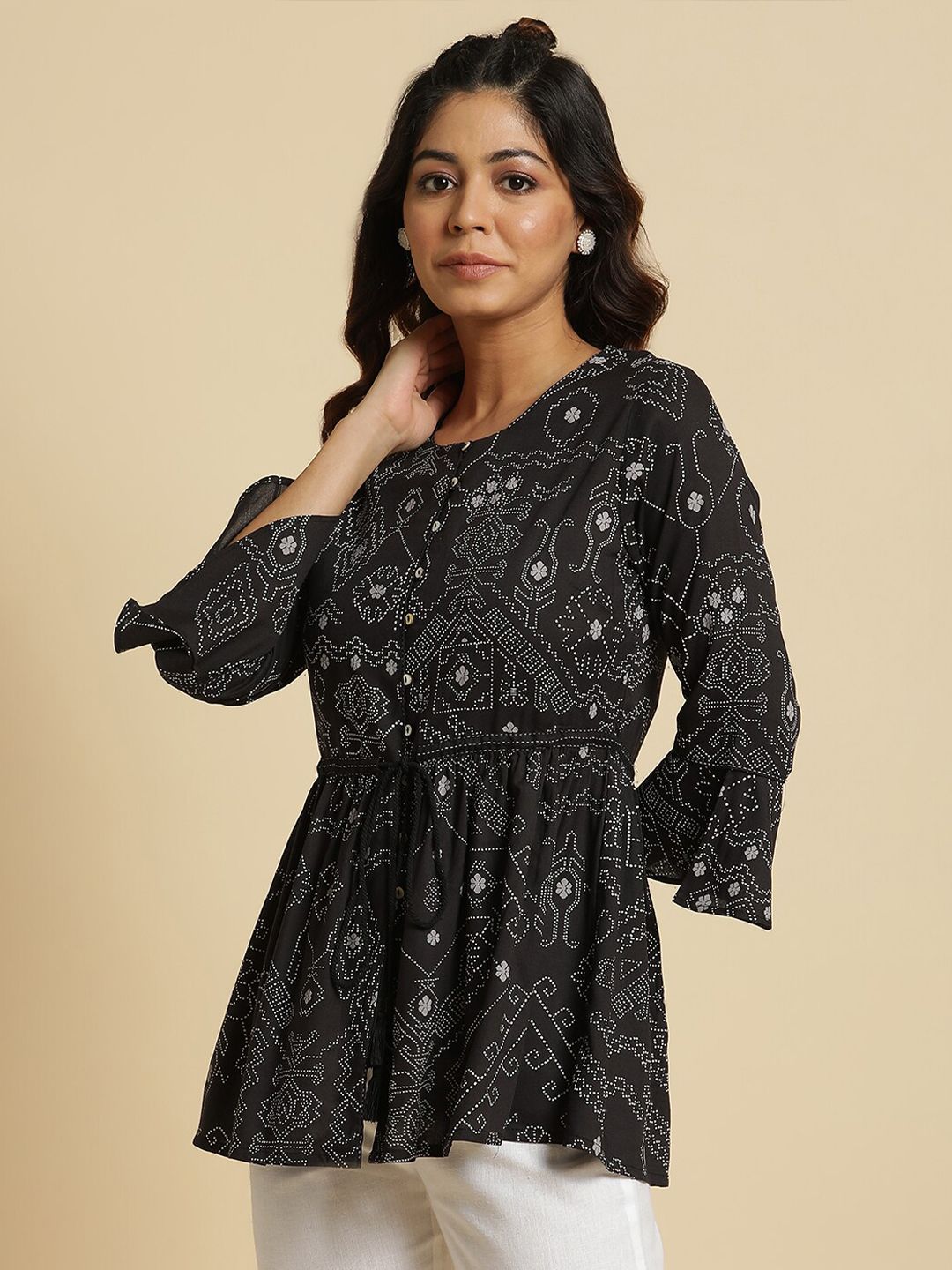 W  Floral Printed Round Neck Regular Top