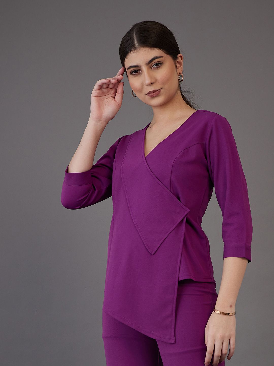 SASSAFRAS worklyf V-Neck Asymmetric Top