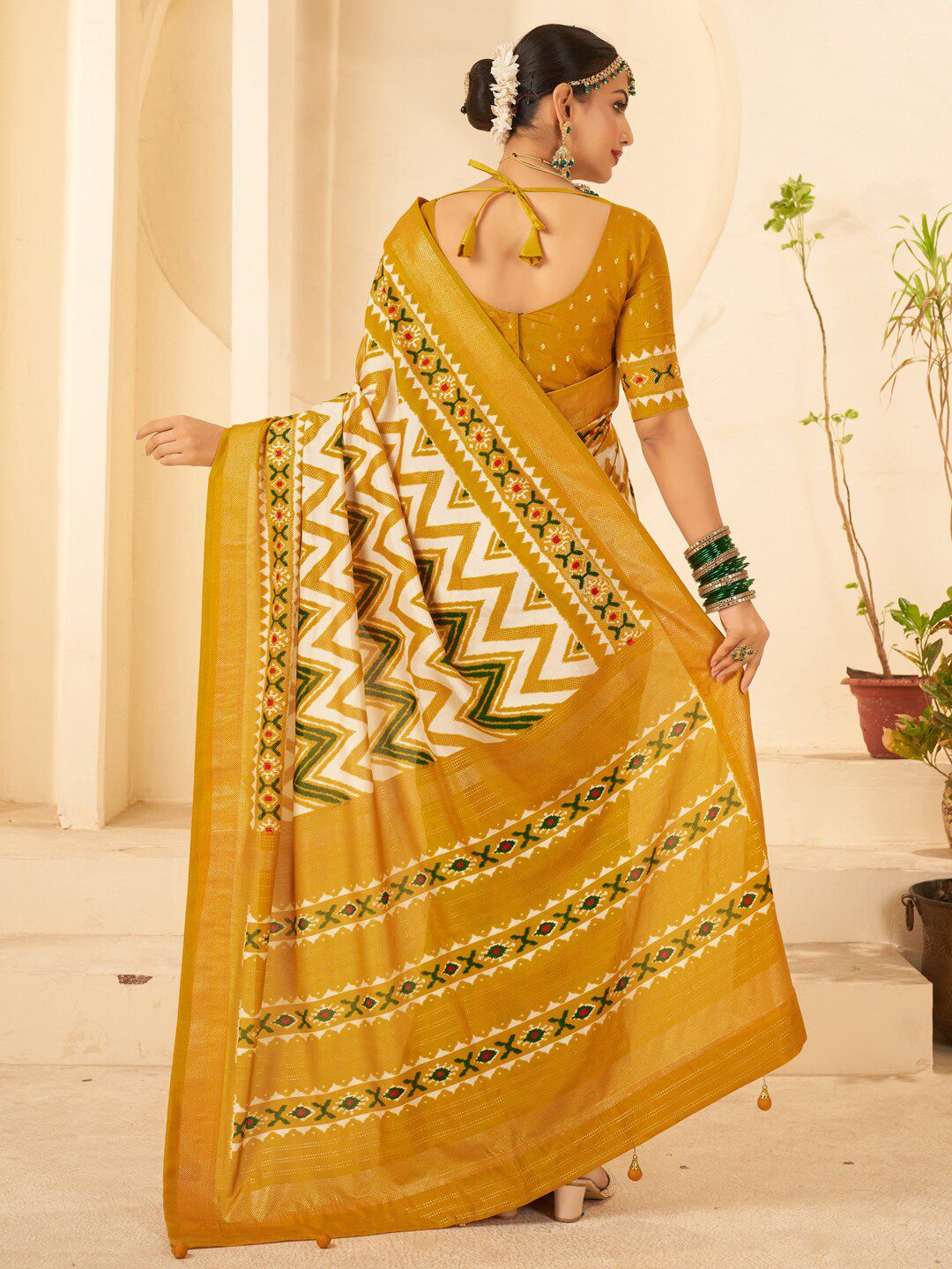 Saree mall Geometric Printed Zari Silk Blend Banarasi Saree