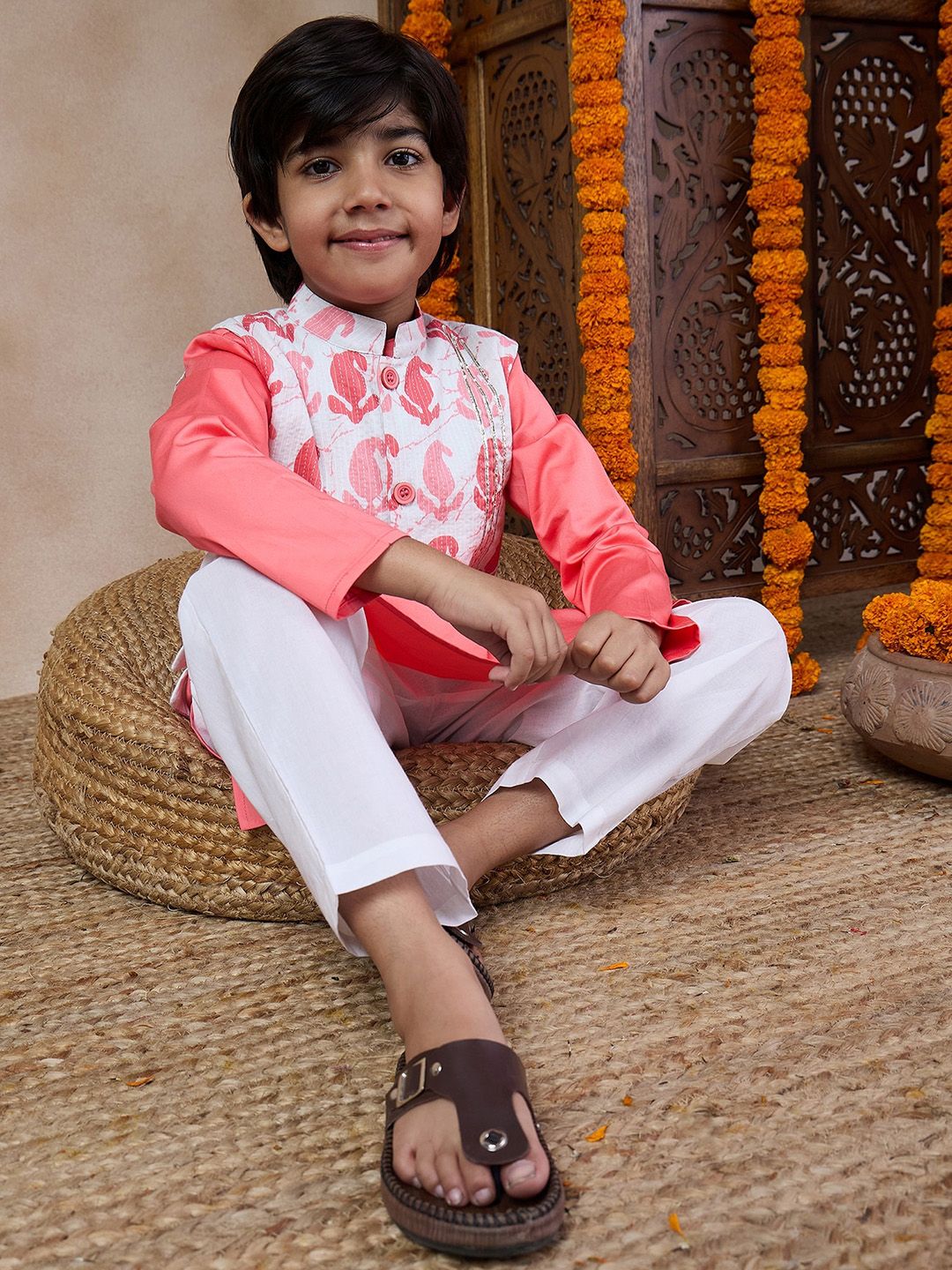 pspeaches Boys Mandarin Collar Long Sleeves Straight Kurta With Pyjamas & Jacket