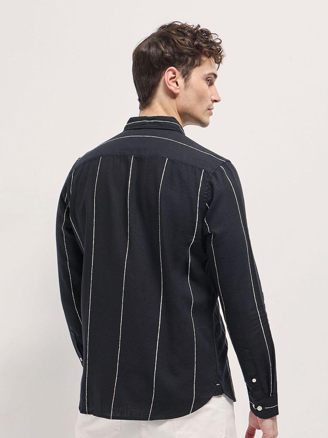 THE BEAR HOUSE Men Spread Collar Vertical Striped Cotton Casual Shirt