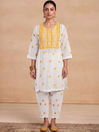 House of Chikankari Women Regular Chikankari Kurta with Trousers