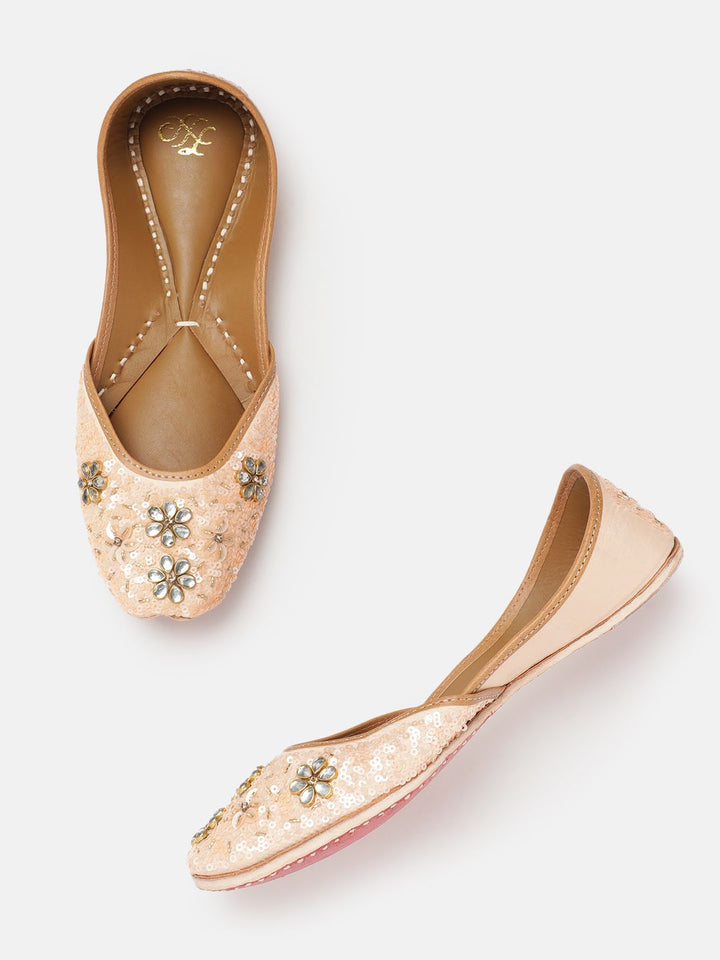 House of Pataudi Women Floral Embellished Leather Mojaris