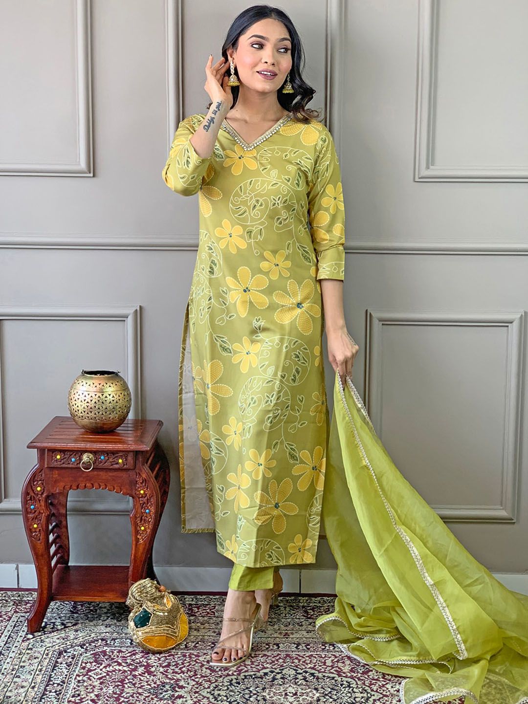KALINI Floral Embroidered V-Neck Thread Work Straight  Kurta with Trousers & Dupatta