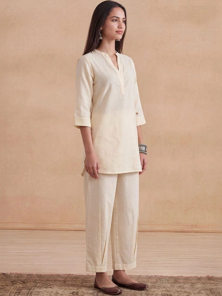 Rumah Chikankari Kurta Chikankari Biasa Wanita dengan Seluar