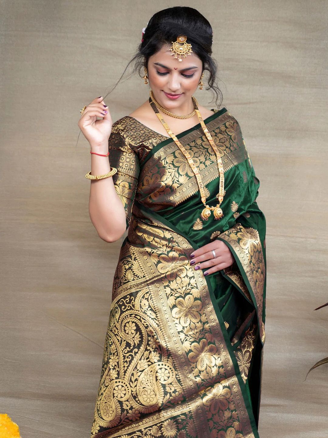KALINI Ethnic Motifs Woven Design Zari  Banarasi Saree
