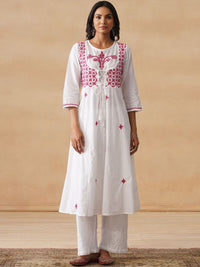 House of Chikankari Women Solid White Flared Kurta