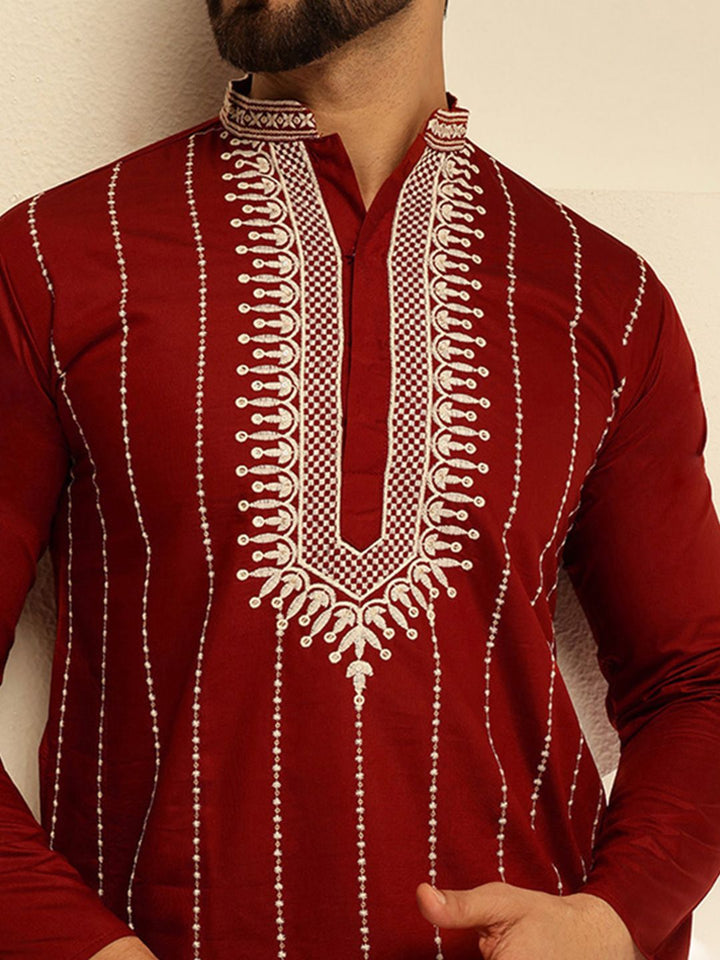 SOJANYA Geometric Embroidered Mandarin Collar Thread Work Cotton Silk Straight Kurta