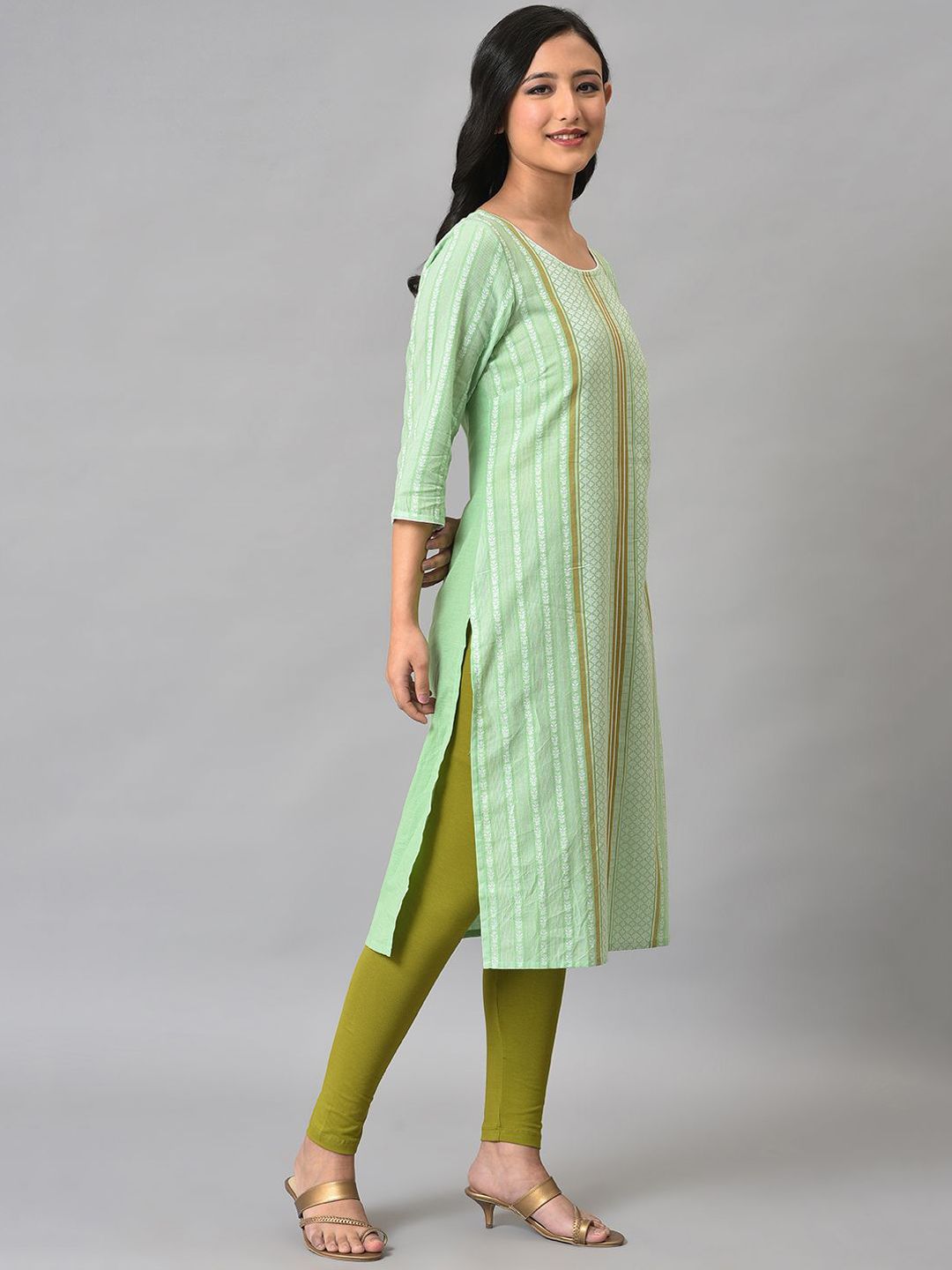 AURELIA Women Printed Thread Work Kurta