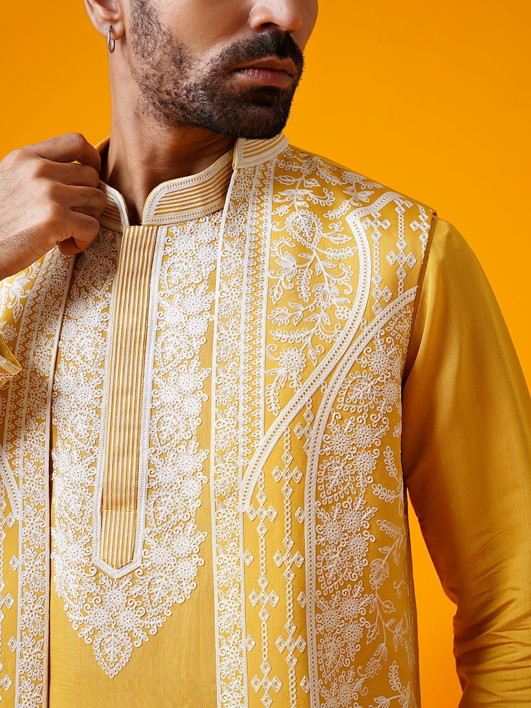 SOJANYA LUXE Ethnic Motifs Embroidered Mandarin Collar Straight Kurta & Trouser & Jacket