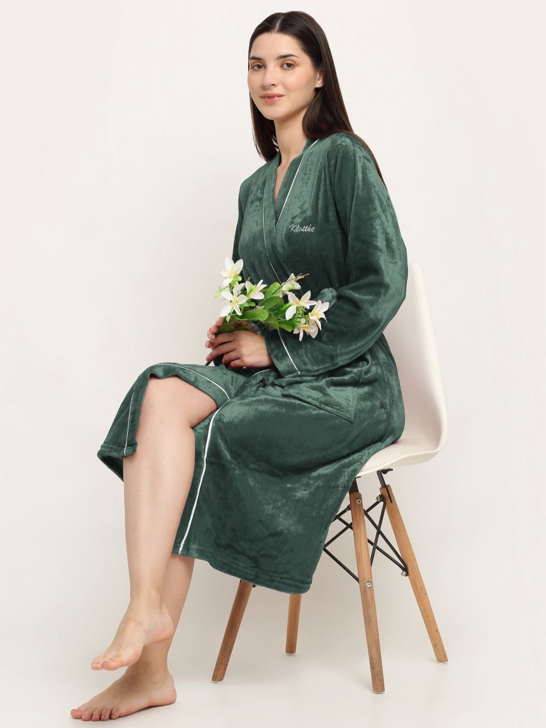 KLOTTHE Green & White Woolen Long Sleeves Bath Robe With Belt