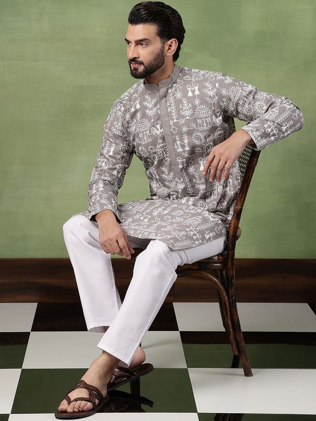 SOJANYA Men Embroidered Thread Work Kurta