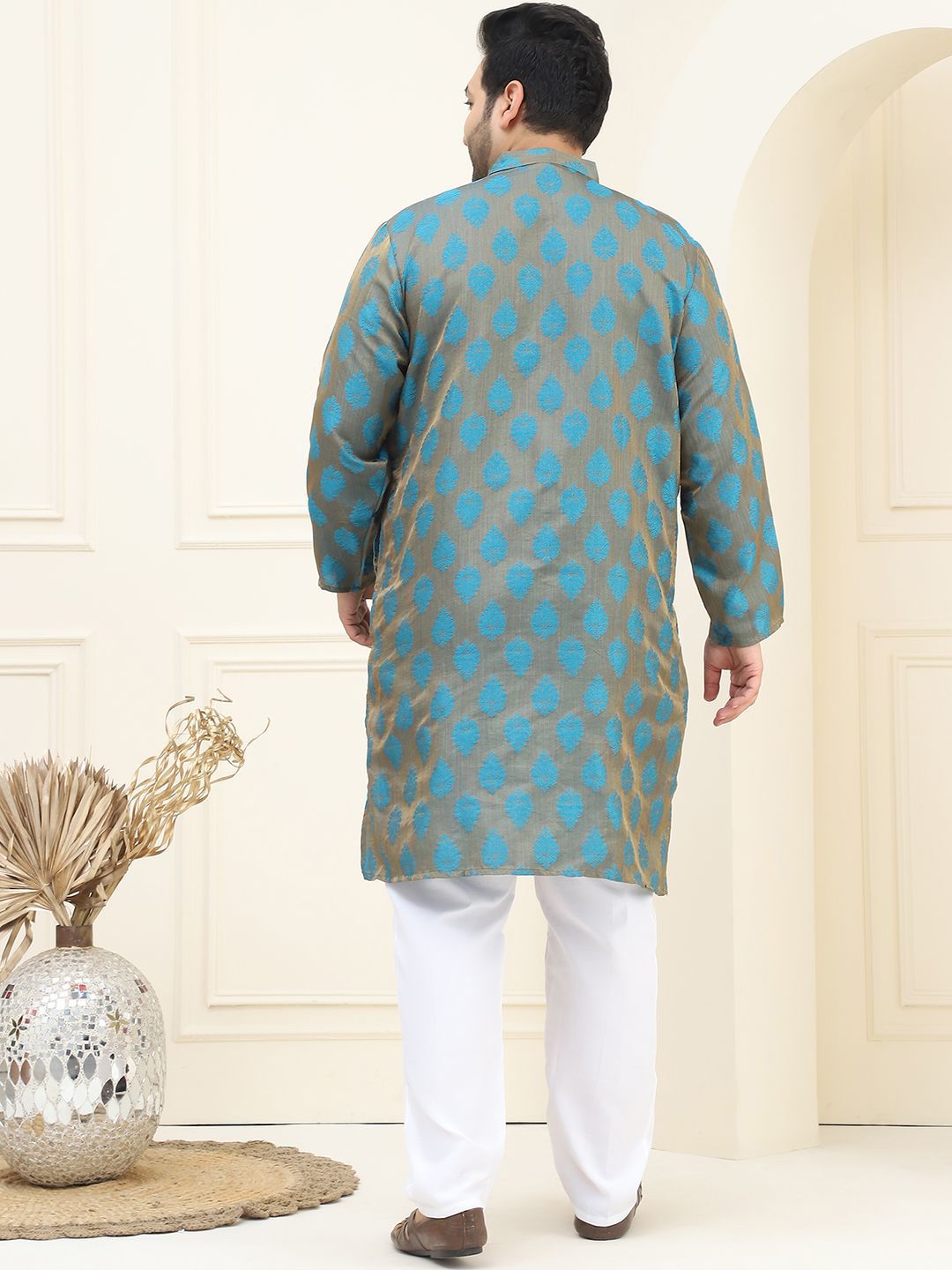 SOJANYA PLUS Plus Size Ethnic Motifs Thread Work Straight Kurta with Pyjamas