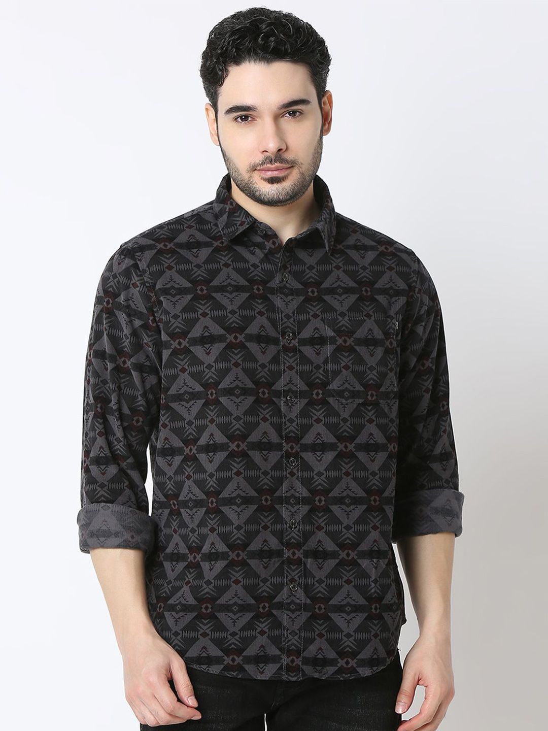 SPYKAR Men Slim Fit Spread Collar Geometric Printed Casual Shirt