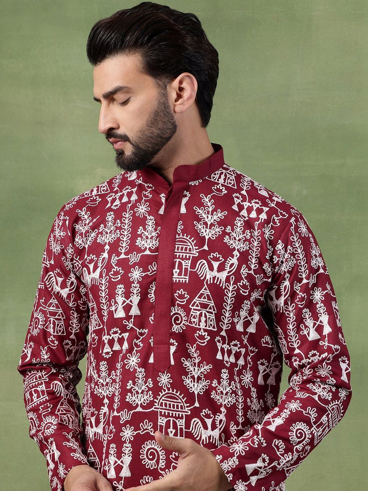 SOJANYA Men Embroidered Thread Work Kurta