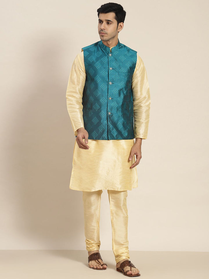 SOJANYA Kurta Berwarna Emas Lelaki dengan Churidar dengan Jaket Nehru