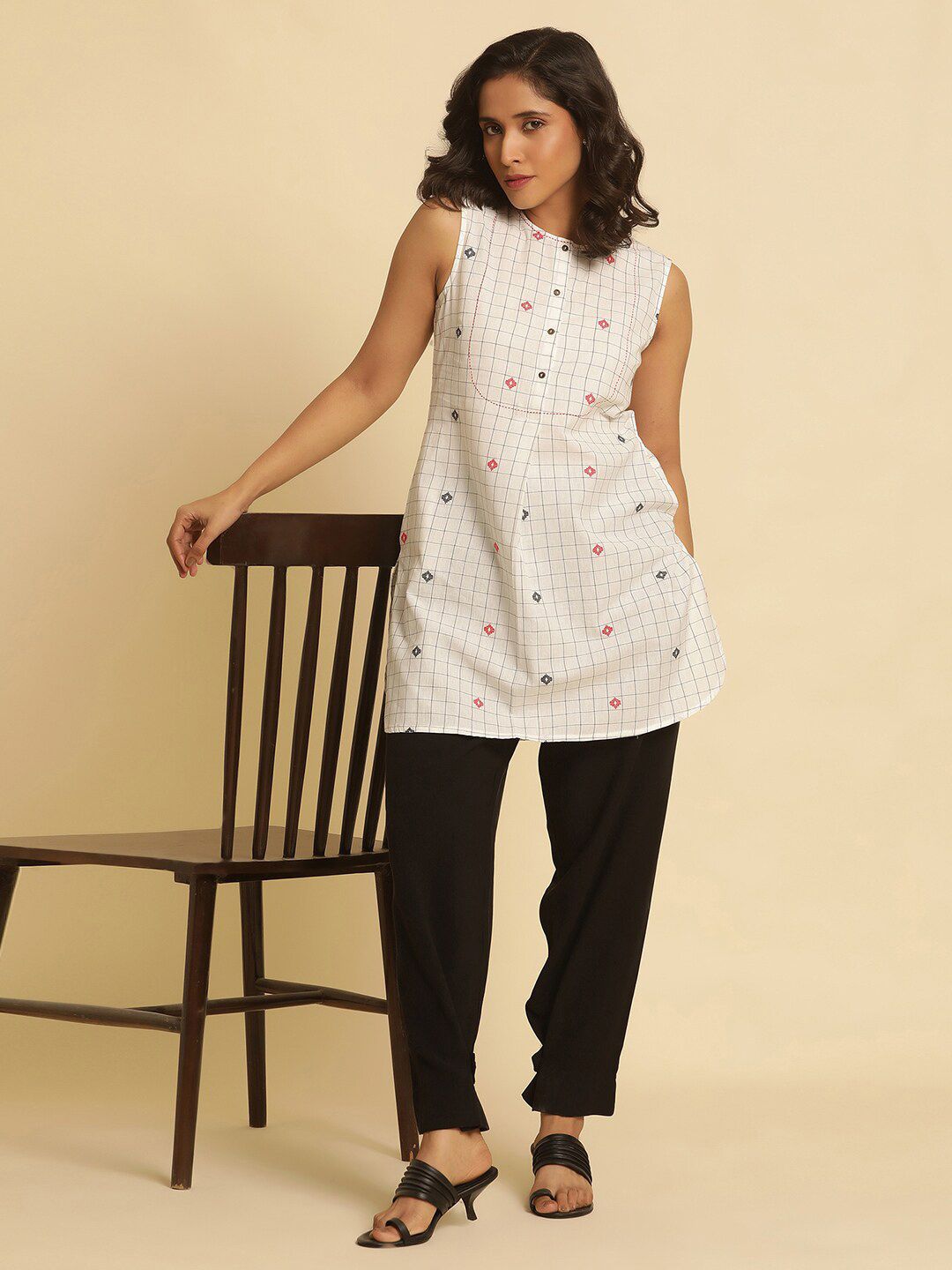 W Checked Sleeveless Pure Cotton Straight Kurti