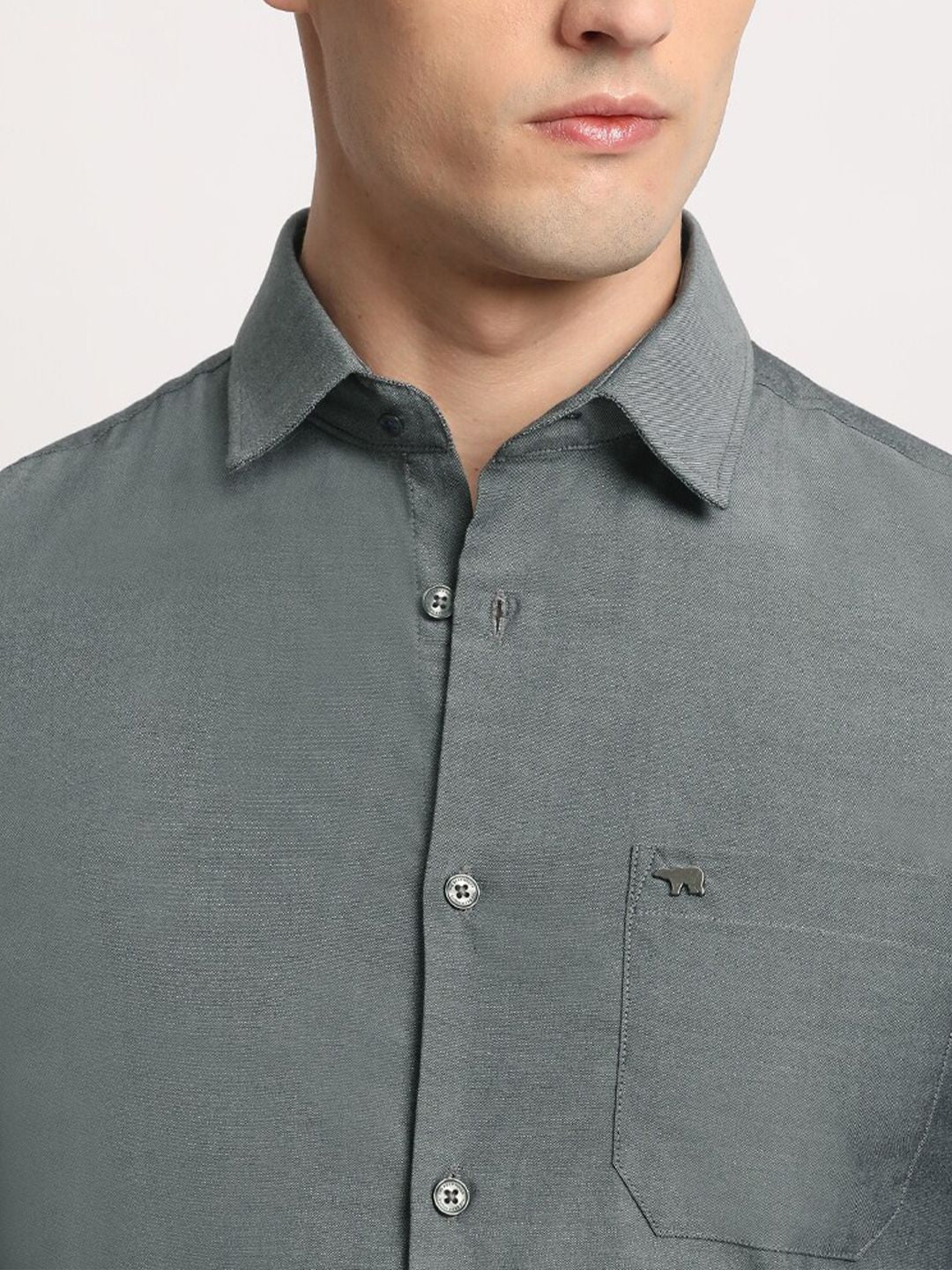 THE BEAR HOUSE Men Solid Tailored Fit Spread Collar Casual Shirt