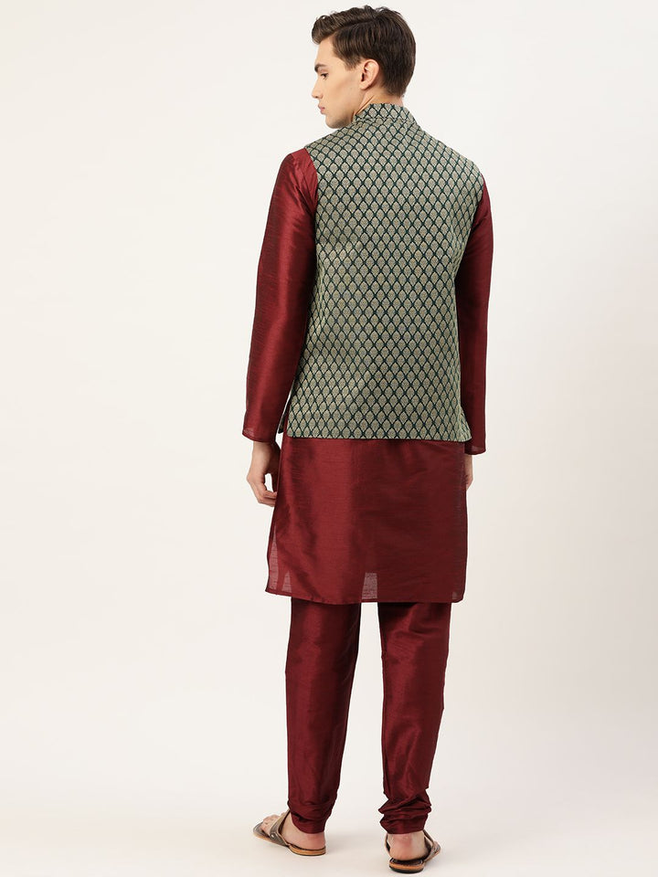 SOJANYA Men Maroon & Green Kurta with Churidar