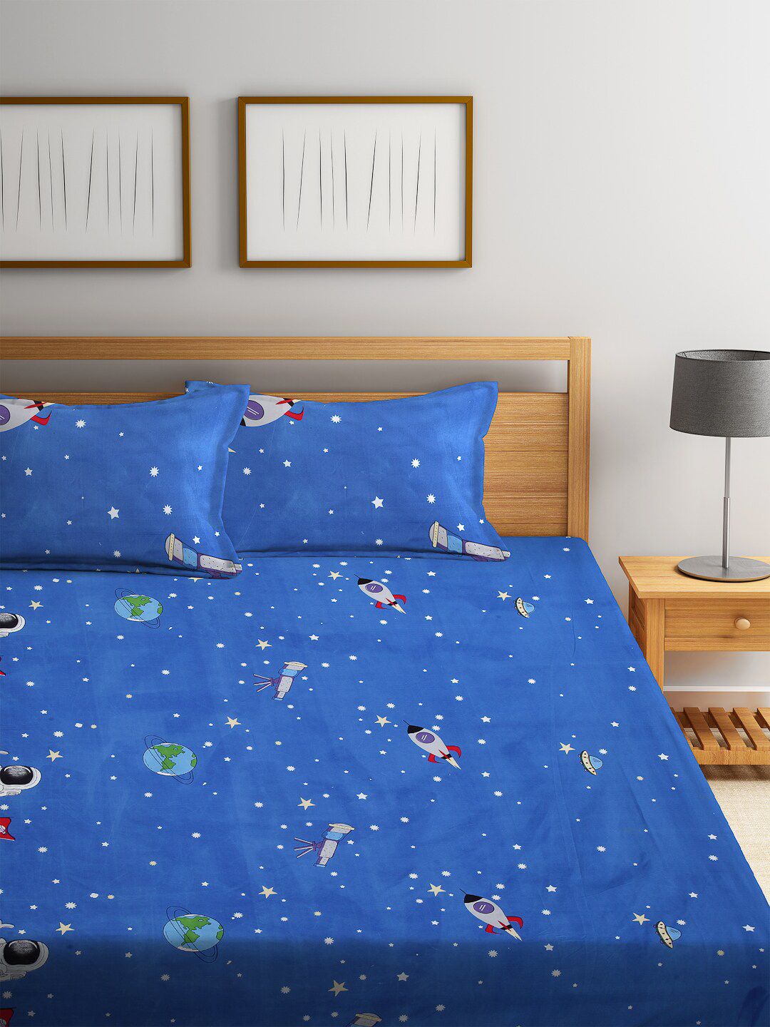 KLOTTHE Blue & White Conversational 300 TC 1 King Bedsheet with 2 Pillow Covers