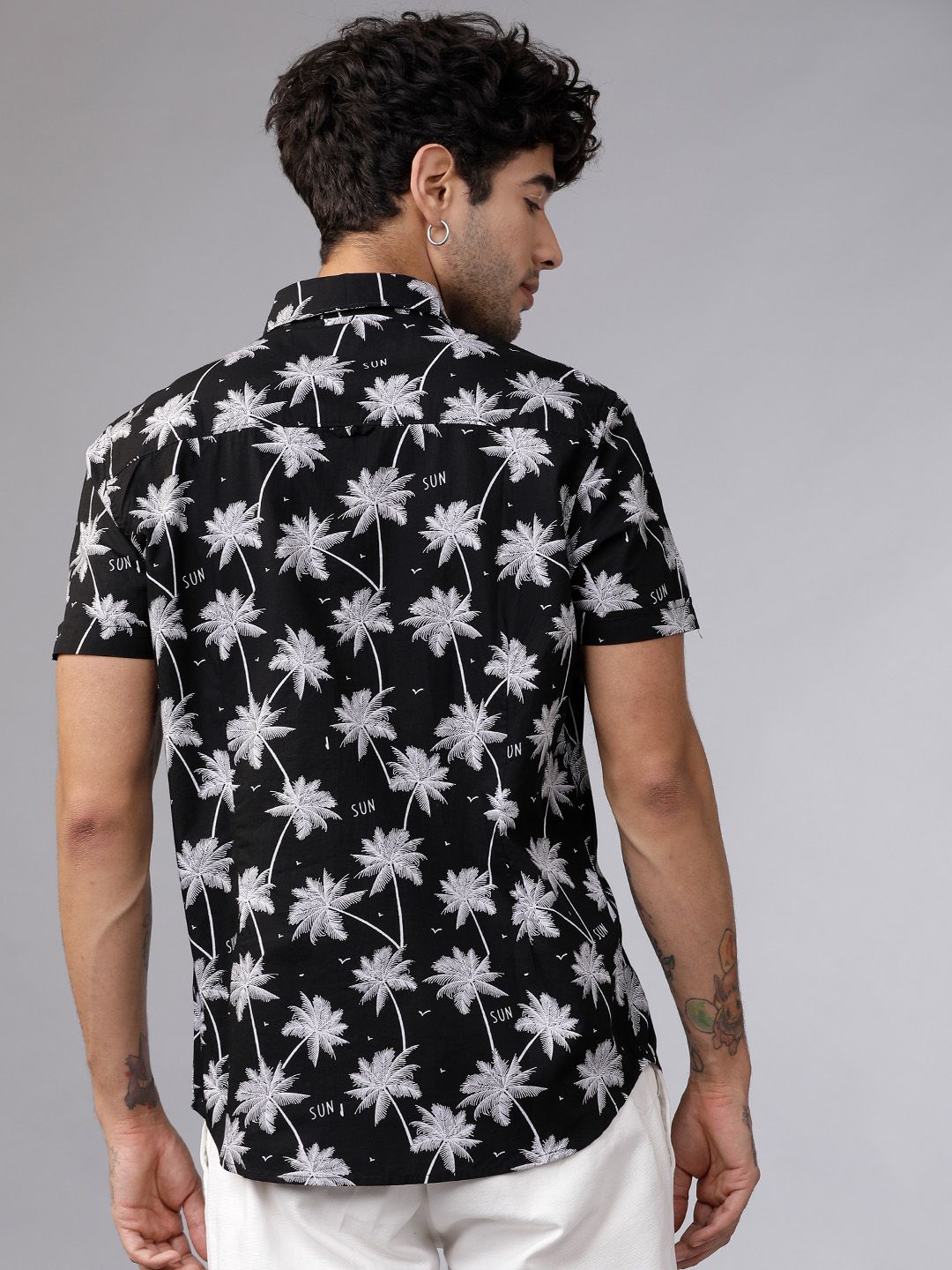 HIGHLANDER Men Black & White Slim Fit Printed Casual Shirt