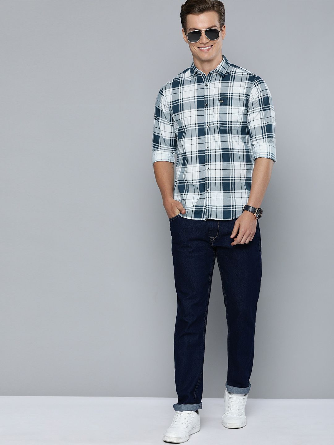 The Indian Garage Co Men White & Blue Slim Fit Checked Casual Shirt