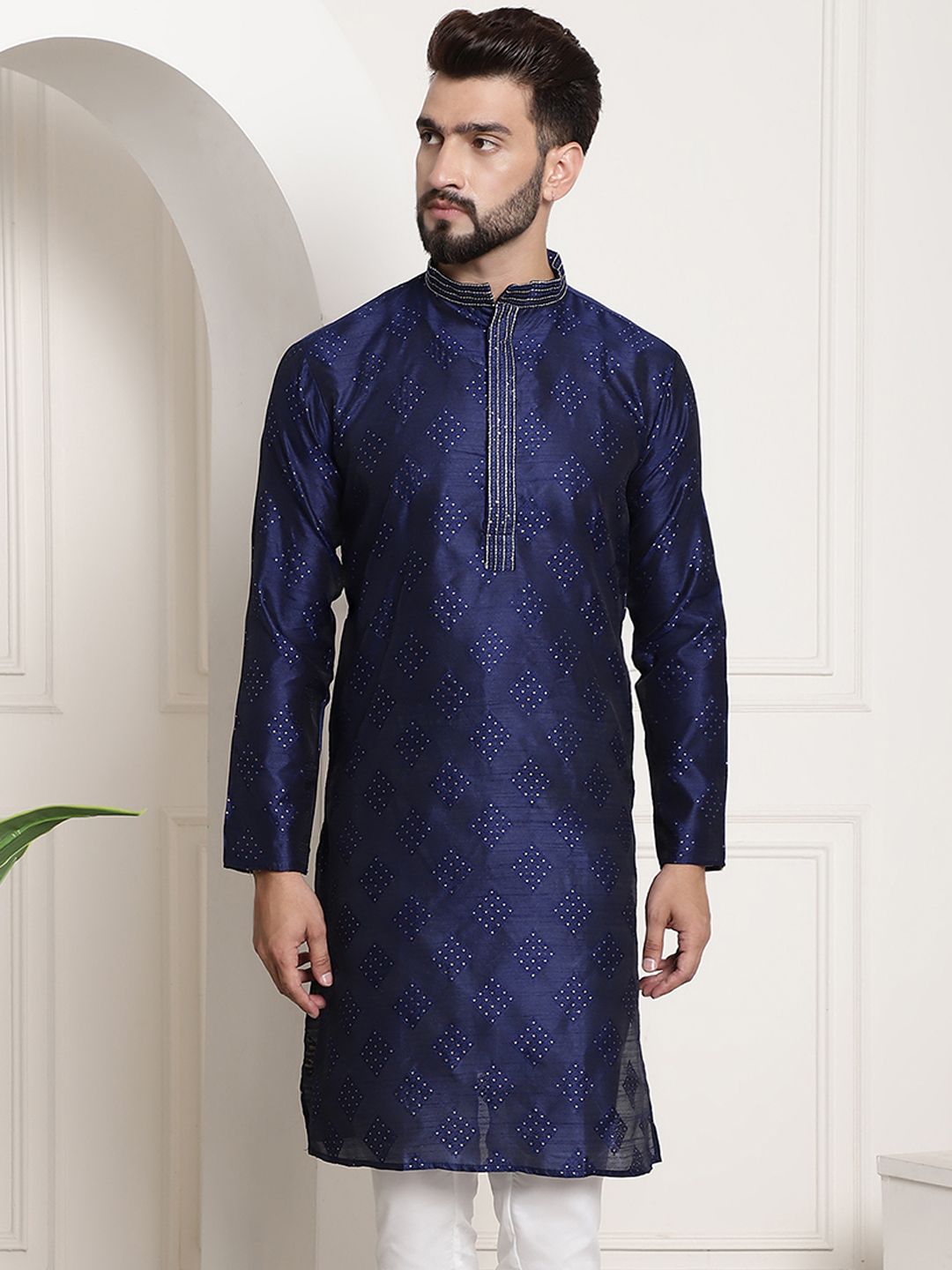 SOJANYA Dihiasi Kurta