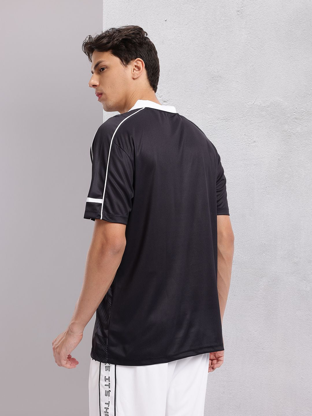 HRX by Hrithik Roshan Abstract & Typography Printed Polo Collar Football T-shirt