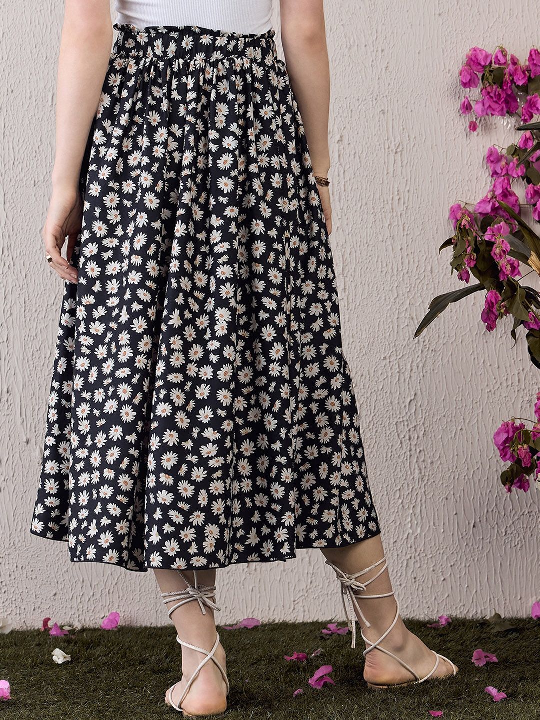 Berrylush Black Floral Printed High Rise Flared Midi Skirt