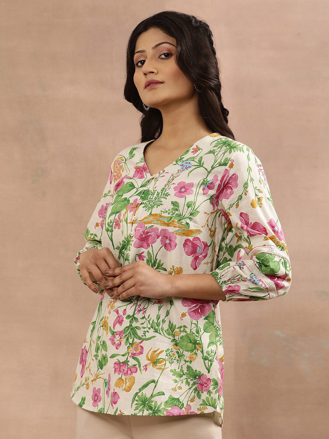 W Floral Printed V-Neck Cuffed Sleeves Cotton Top