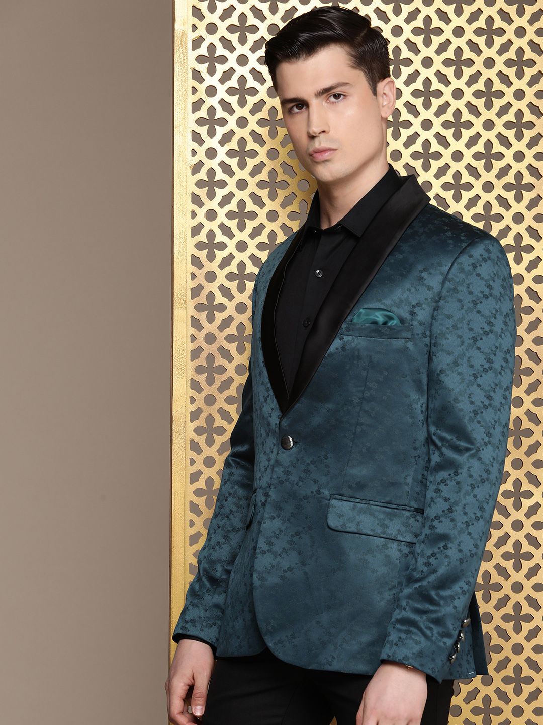 House of Pataudi Men Single-Breasted Tuxedo