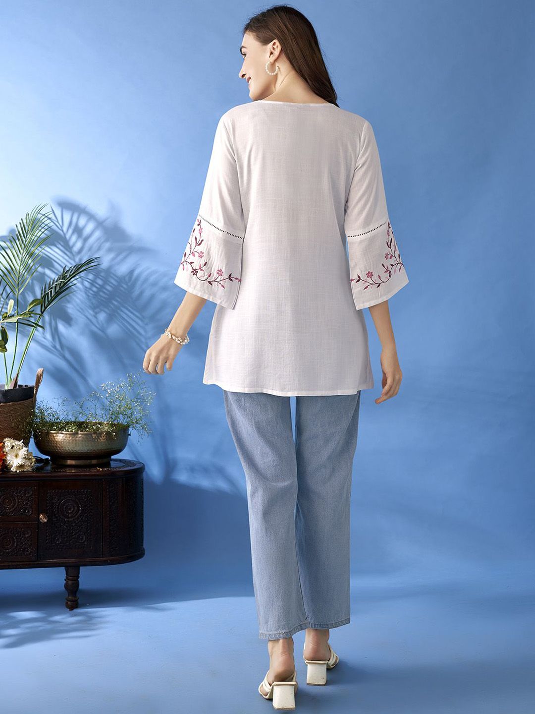 Anouk Floral Embroidered Thread Work Liva Thread Work Kurti
