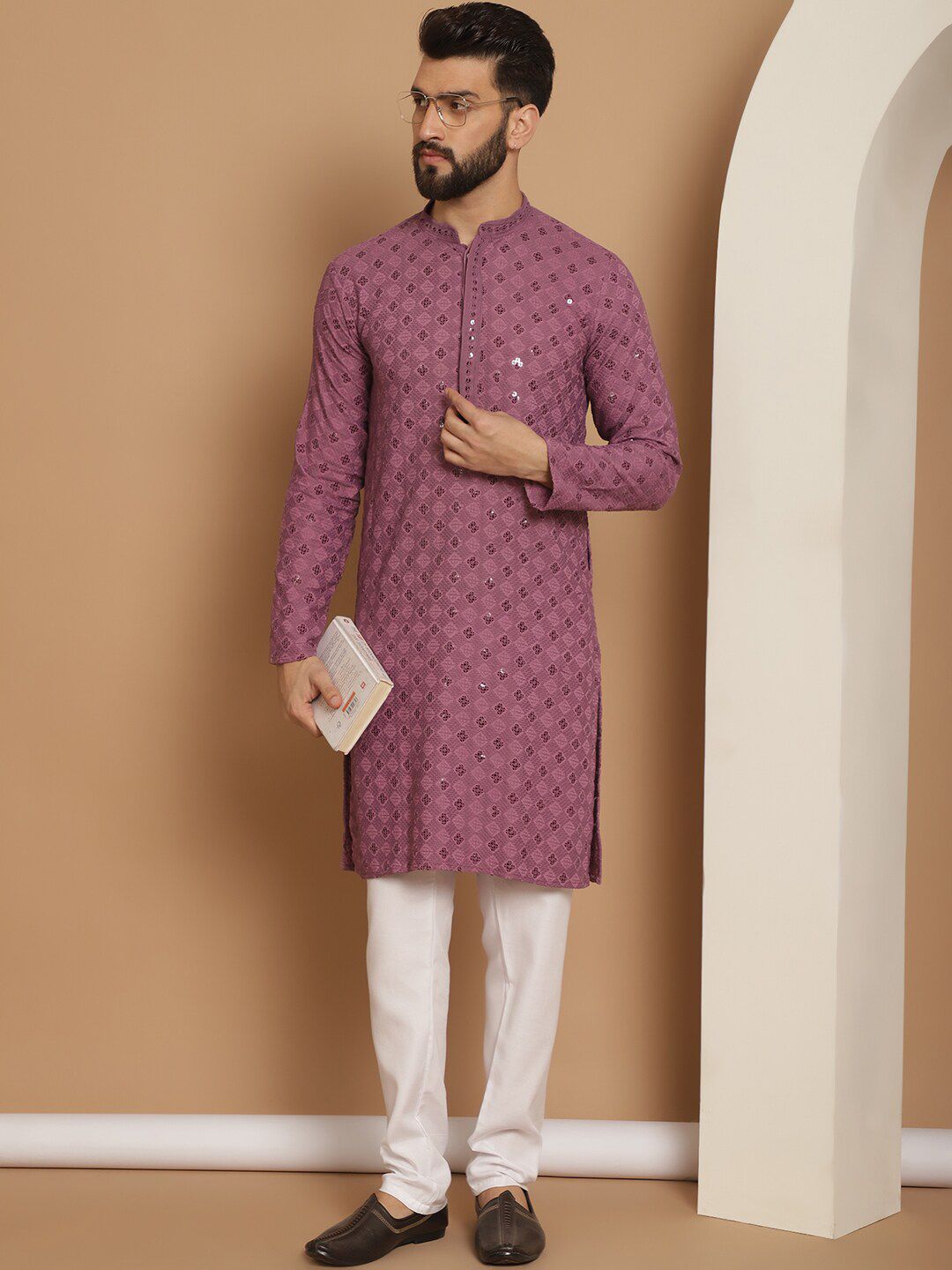 Motif Etnik Anouk Bersulam Kurta Lurus Kapas Tulen Dengan Churidar
