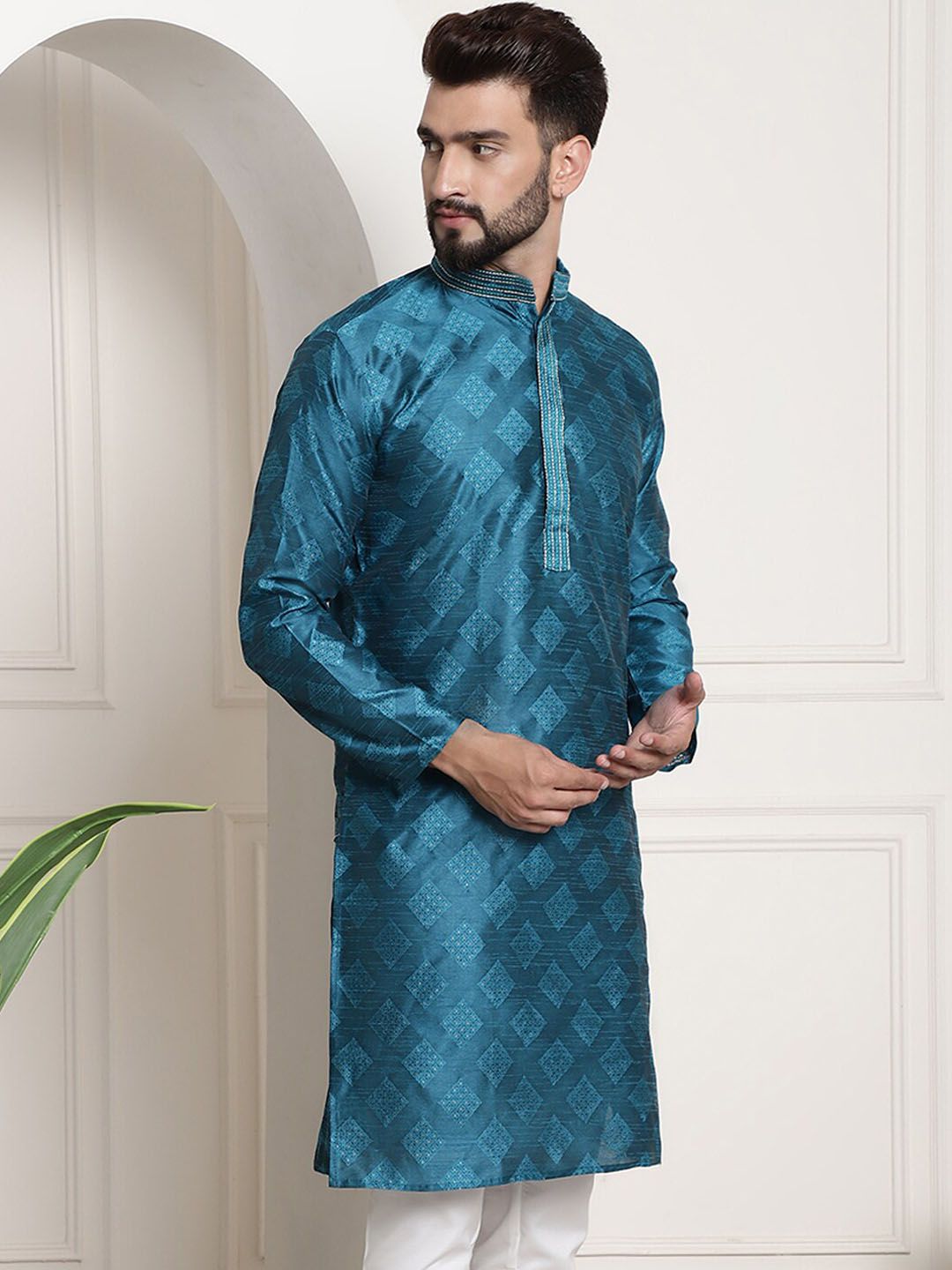 SOJANYA Ethnic Motifs Embroidered Mandarin Collar Thread Work Cotton Silk Kurta