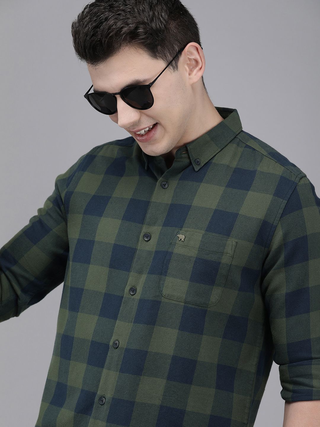 THE BEAR HOUSE Men Olive Green & Navy Blue Pure Cotton Slim Fit Checked Flannel Shirt