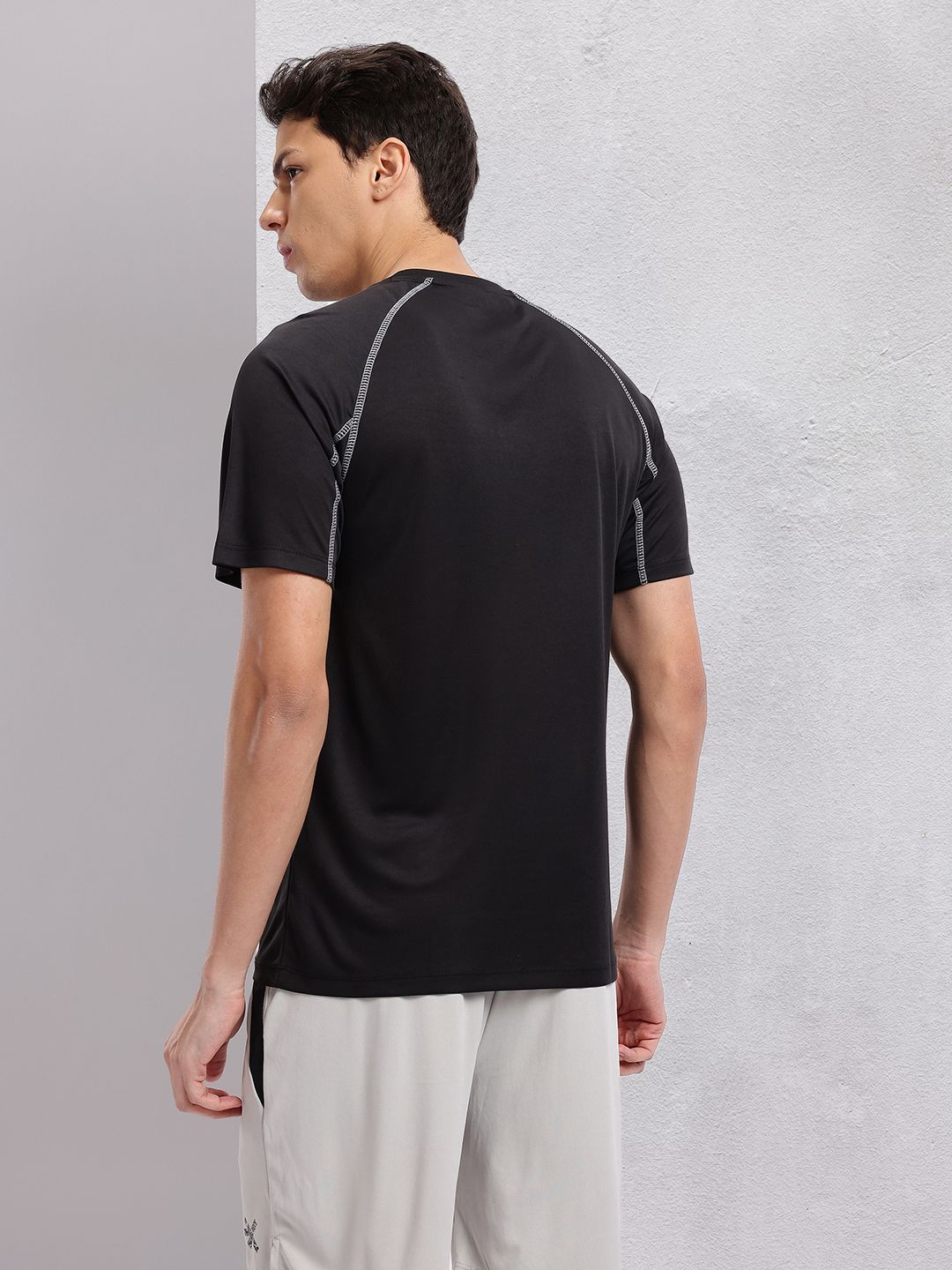 HRX by Hrithik Roshan Contrast Stitches Raglan Sleeves Rapid-Dry Training T-shirt