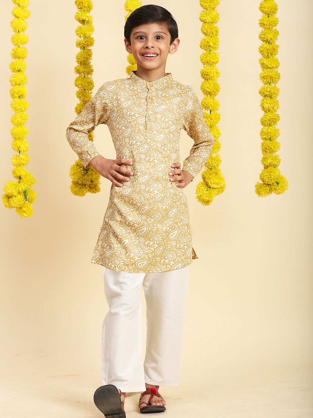 Cutiekins Boys Paisley Printed Mandarin Collar Straight Kurta with Pyjamas