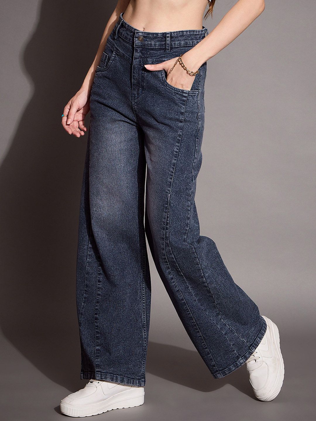 SASSAFRAS BASICS Women Comfort Flared High-Rise Light Fade Stretchable Jeans