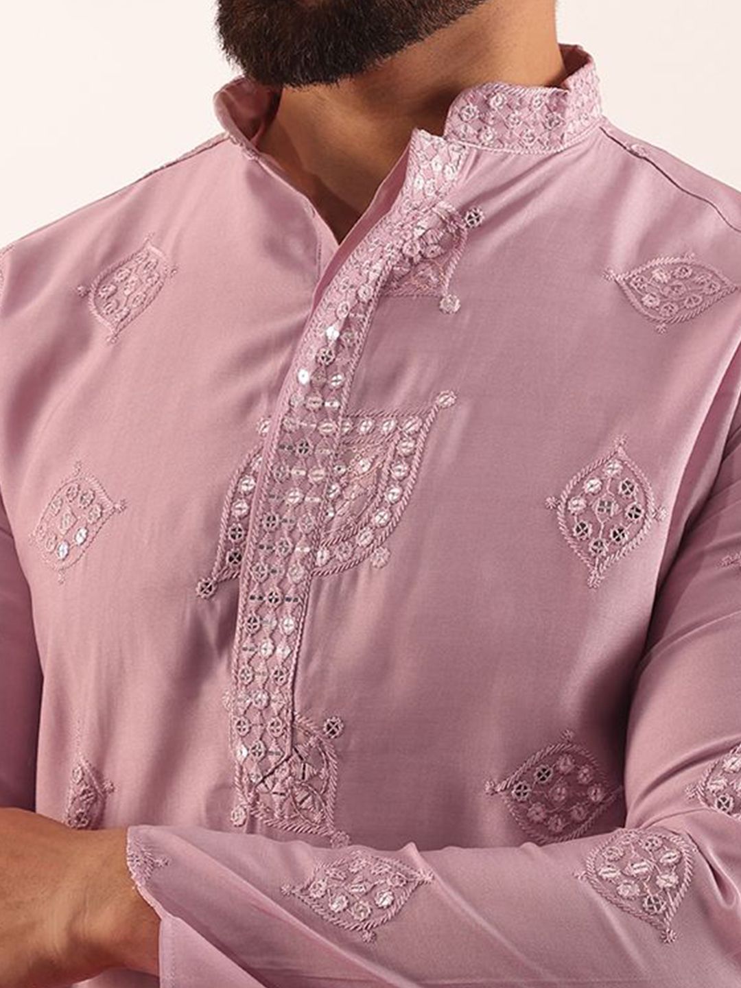 SOJANYA Men Embroidered Mirror Work Kurta