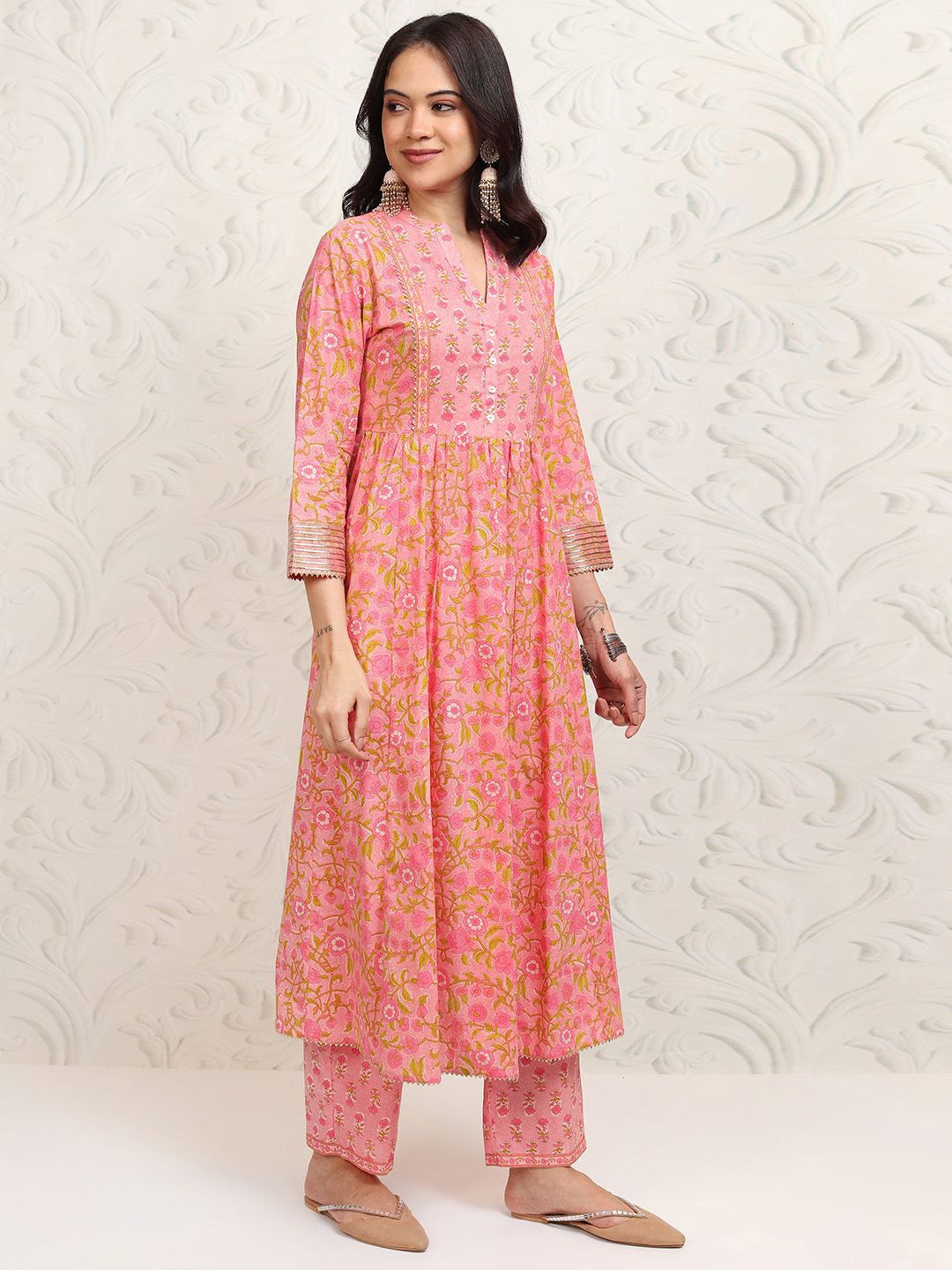 Vishudh Women Floral Printed Regular Pure Cotton Kurta with Trousers