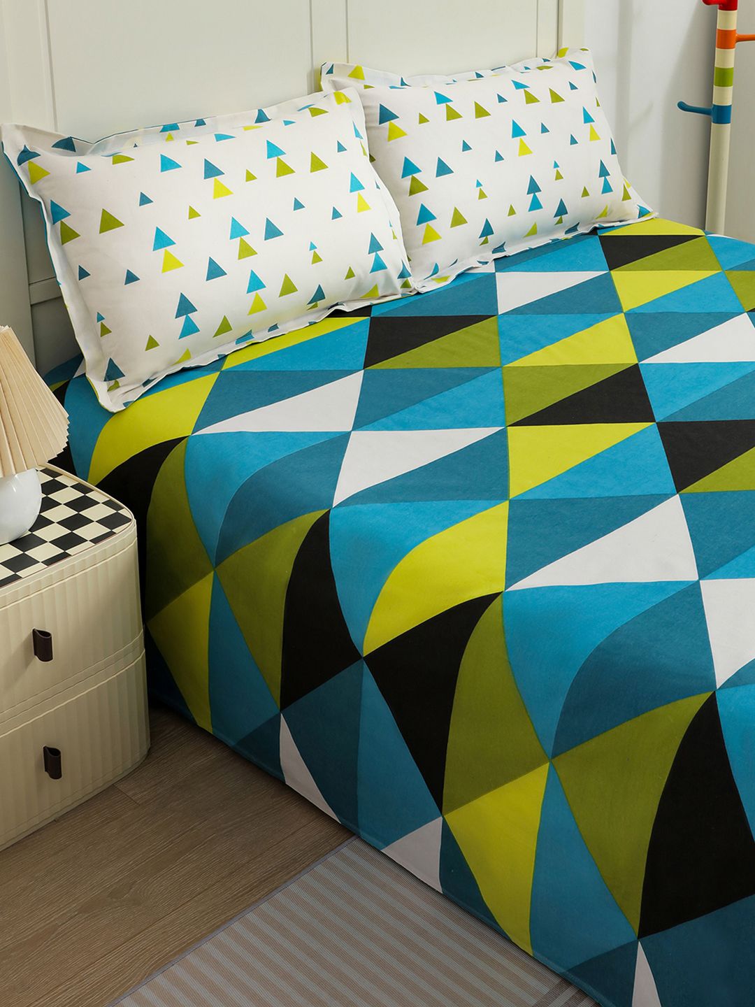 Story@home Ventura Teal Black Geometric 144 TC Cotton Queen Bedsheet 2 Pillow Covers
