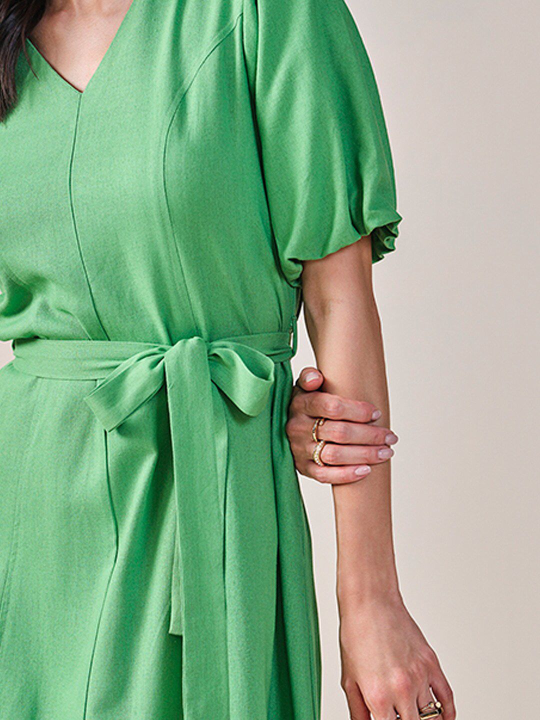 AND V-Neck Puff Sleeves Tie-Ups A-Line Dress