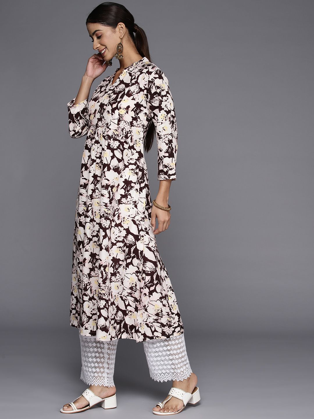 Varanga Floral Printed Mandarin Collar Crepe Kurta
