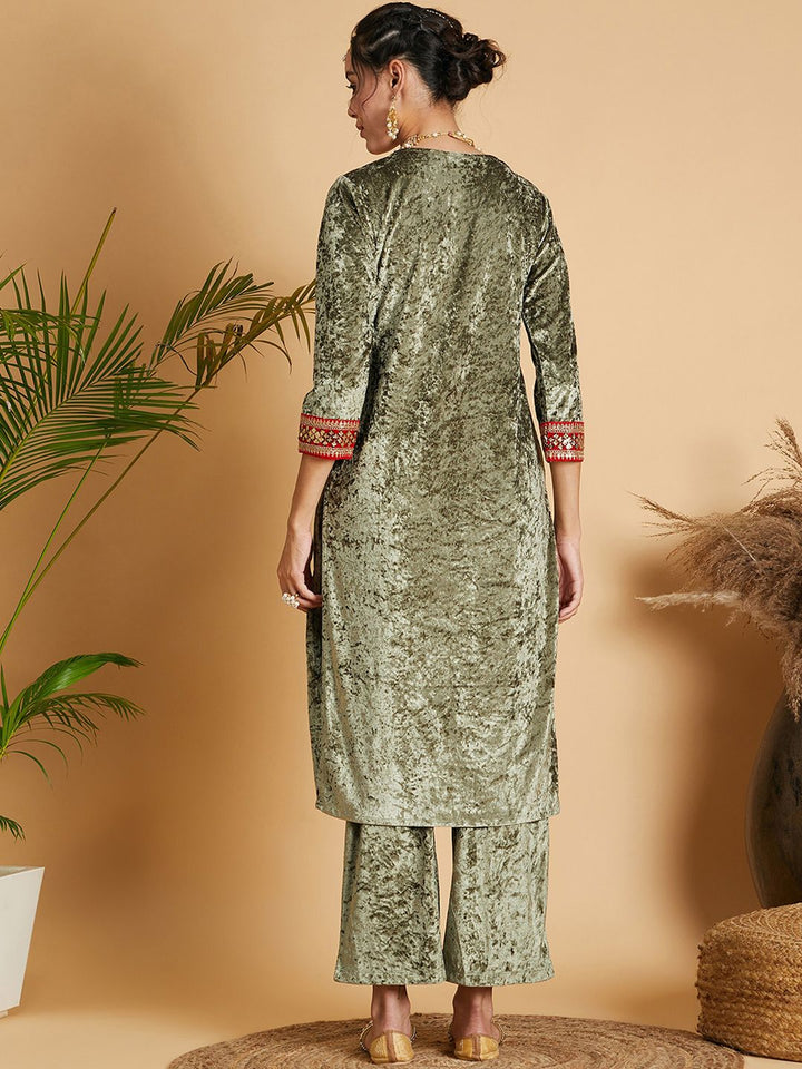 Shae by SASSAFRAS Thread Work Velvet Straight Kurta