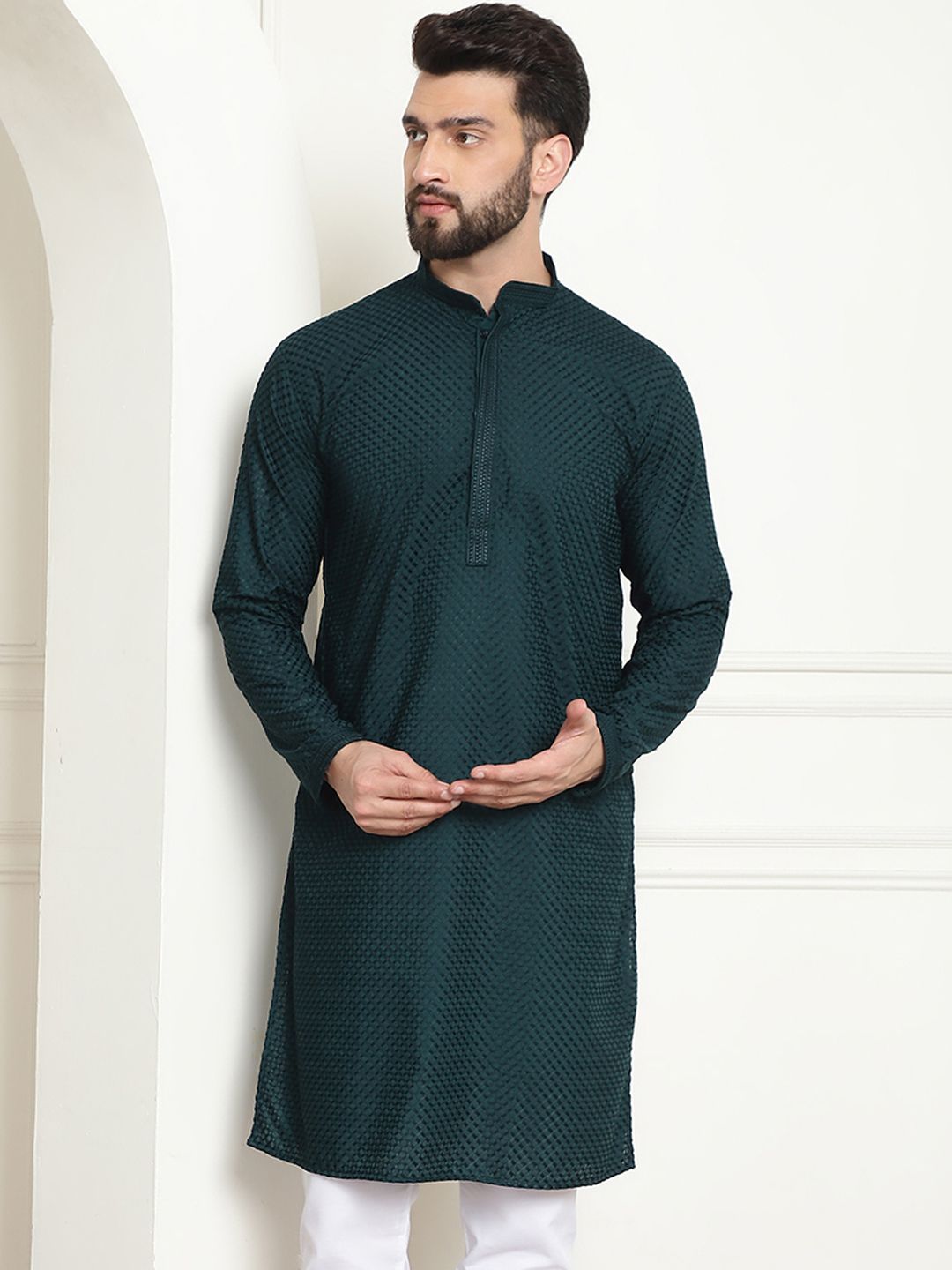 SOJANYA Geometric Embroidered Pure Cotton Straight Kurta