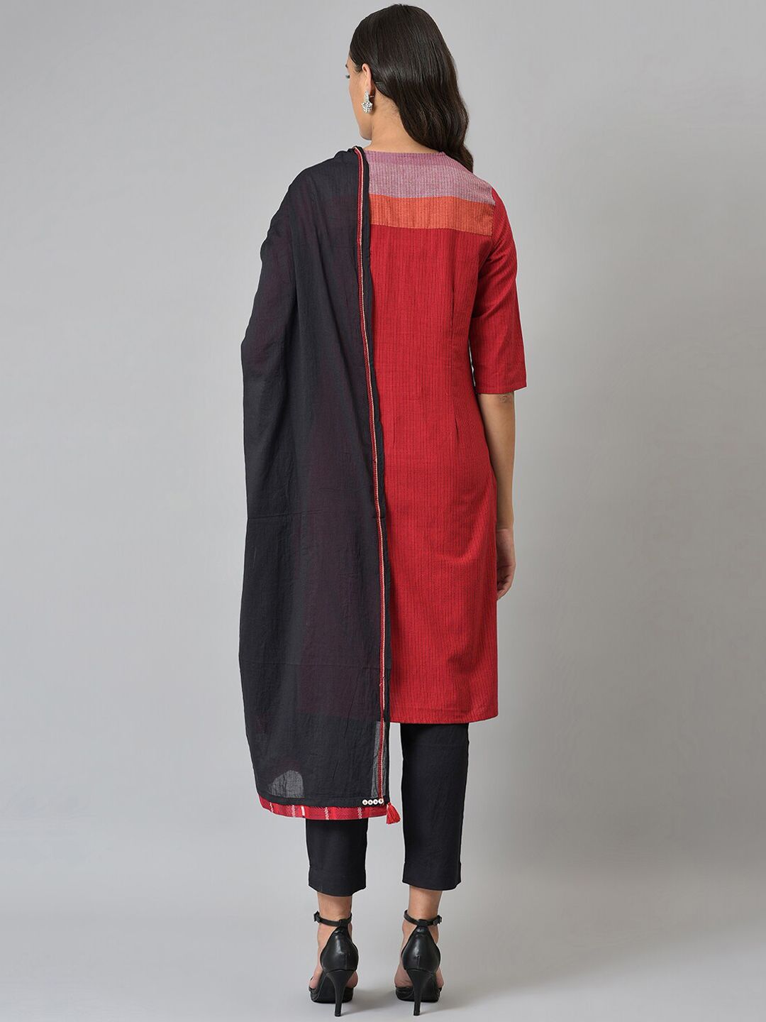 W Geometric Print Cotton Blend Kurta With Slim Pant & Dupatta